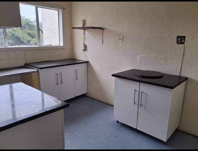 2 BEDROOM FLAT TO LET IN AUSTERVILLE